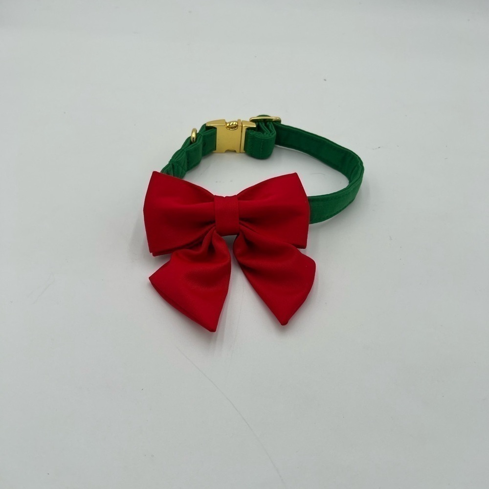 Maca Bates Christmas Red Green Dog Collar with Bow Tie NWOT - Picture 4 of 9